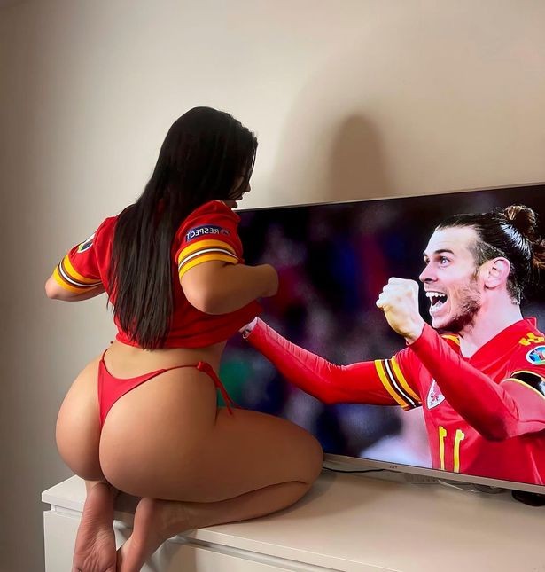 CĐV nóng bỏng nhất xứ Wales tuyệt vọng vì Bale và đồng đội - Bóng Đá