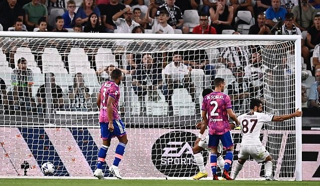 4 thẻ đỏ, VAR tước bàn thắng tạo nên trận cầu điên rồ của Juventus - Bóng Đá