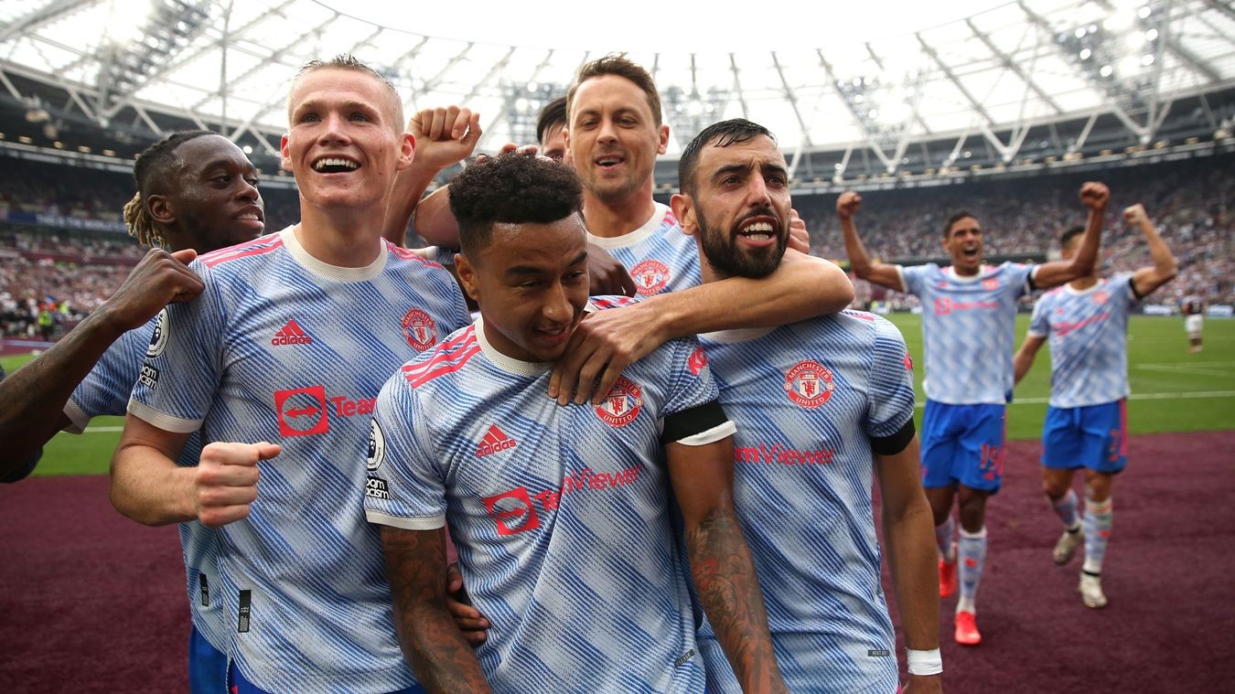 Ronaldo phản ứng ngỡ ngàng trước siêu phẩm của Lingard - Bóng Đá