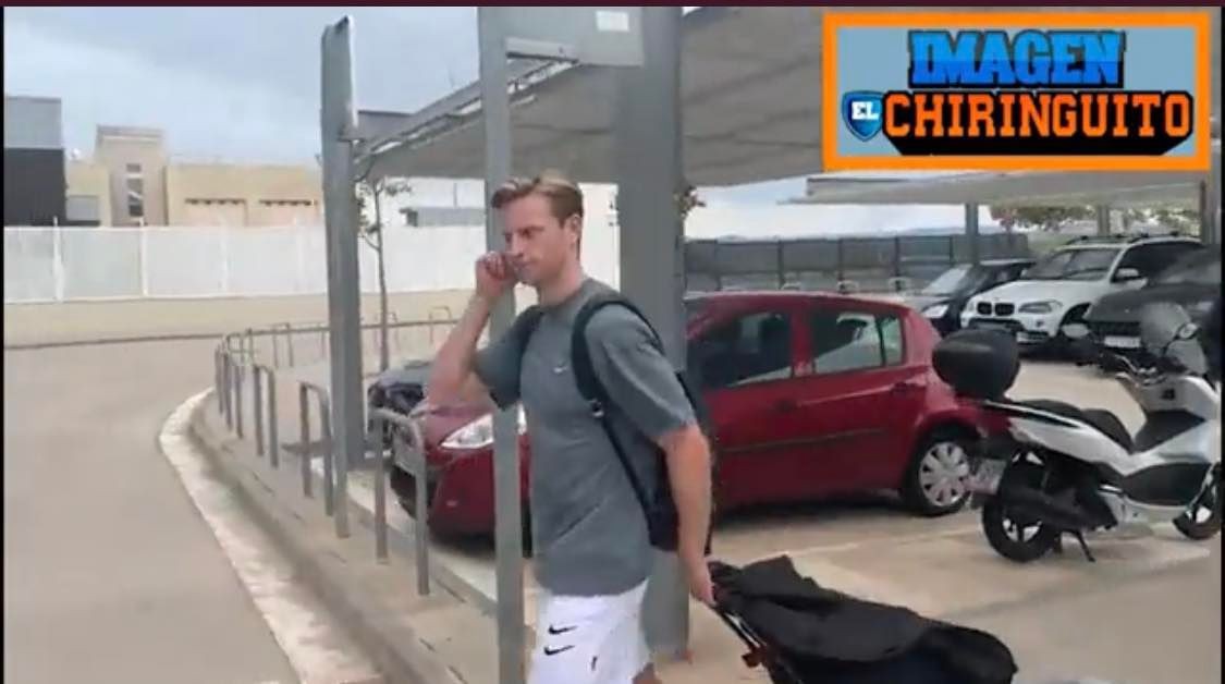 De jong and depay travelling to London - Bóng Đá