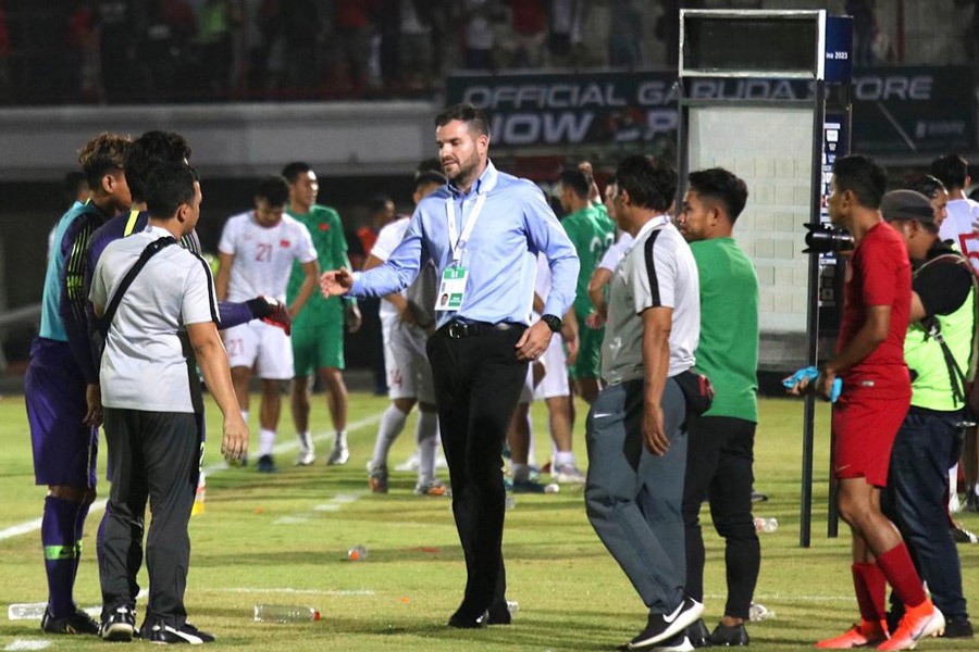 SỐC! HLV Indonesia đổ bệnh sau trận thua Việt Nam - Bóng Đá