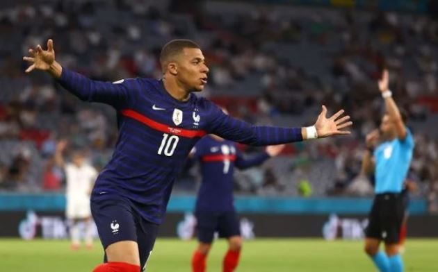 Kylian Mbappe the world’s fastest footballer? Star’s rapid run during France 1-0 Germany - Bóng Đá