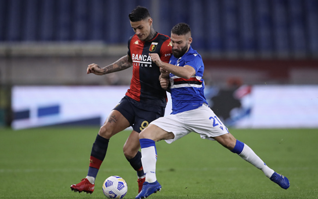 Cấm khán giả, pháo sáng vẫn xuất hiện trong trận derby nổi tiếng - Bóng Đá