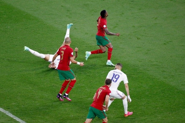 Cãi lời Pepe, Patricio nhận cái kết đắng trước Benzema - Bóng Đá