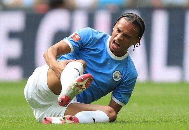 Leroy Sane former coach says Man City winger has same problem as Arsenal's Mesut Ozil - Bóng Đá