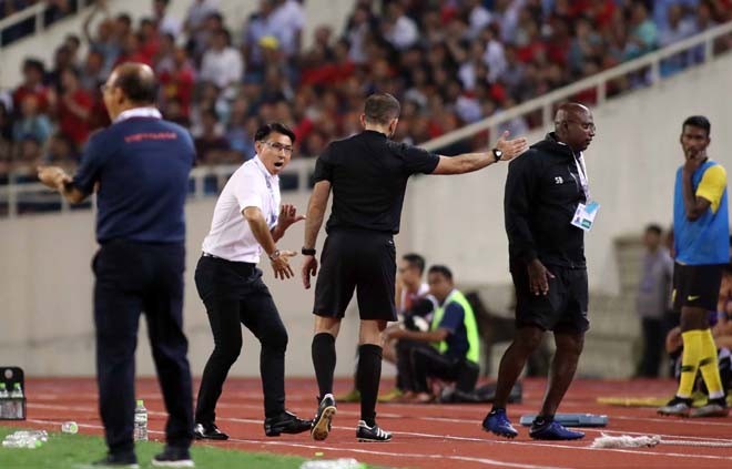 Thua Việt Nam, HLV Malaysia bỏ họp báo sau trận - Bóng Đá