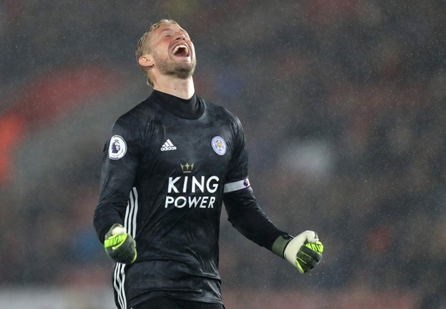 Kasper Schmeichel - Peter Schmeichel cùng có được trận thắng 9-0 và đều giữ sạch lưới - Bóng Đá
