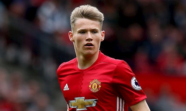 McTominay chấn thương, cờ đến tay Van de Beek  - Bóng Đá