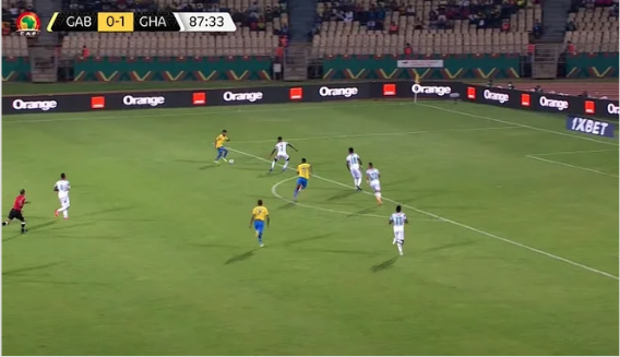 Cầu thủ Ghana đấm đối phương vì bàn thua ở phút 88 - Bóng Đá