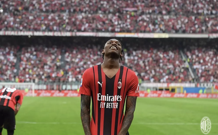 Hạ đẹp Atalanta, AC Milan chạm một tay vào Scudetto - Bóng Đá