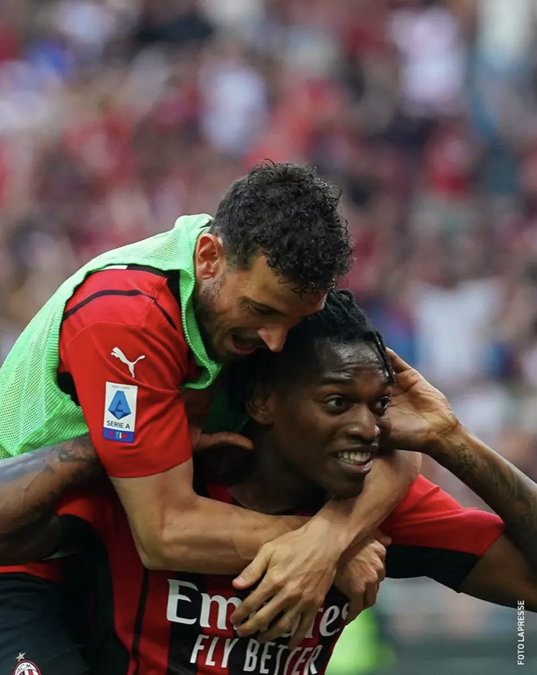 Hạ đẹp Atalanta, AC Milan chạm một tay vào Scudetto - Bóng Đá