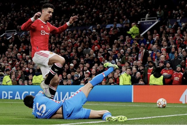 Ferdinand: 'Ronaldo còn chẳng biết nhạc hiệu Europa League ra sao' - Bóng Đá