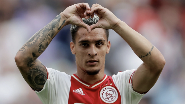 HLV Ajax cảnh báo mục tiêu của MU - Bóng Đá