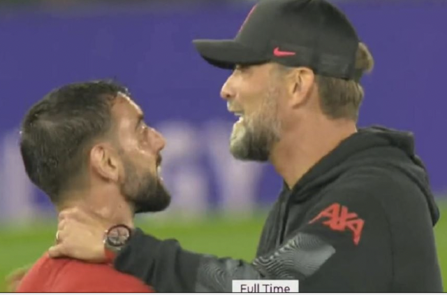 HLV Klopp túm cổ Bruno Fernandes sau trận thua - Bóng Đá