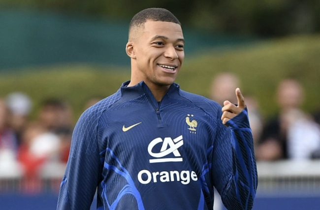 Mbappe thắng thế trong vụ tranh chấp trên tuyển Pháp - Bóng Đá