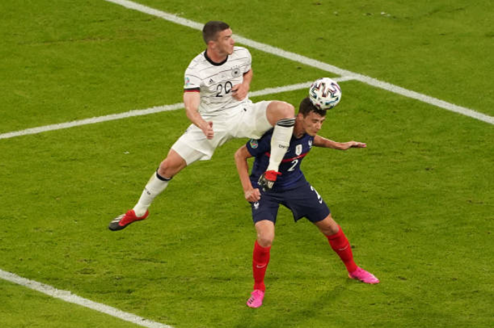 Sao tuyển Pháp bất tỉnh 10 giây - Bóng Đá