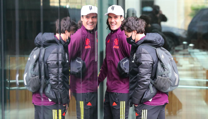 Van de Beek arrives at Lowry hotel - Bóng Đá
