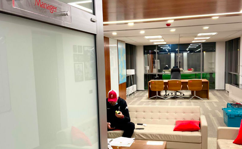 Jurgen Klopp at work in Melwood office for final time - Bóng Đá