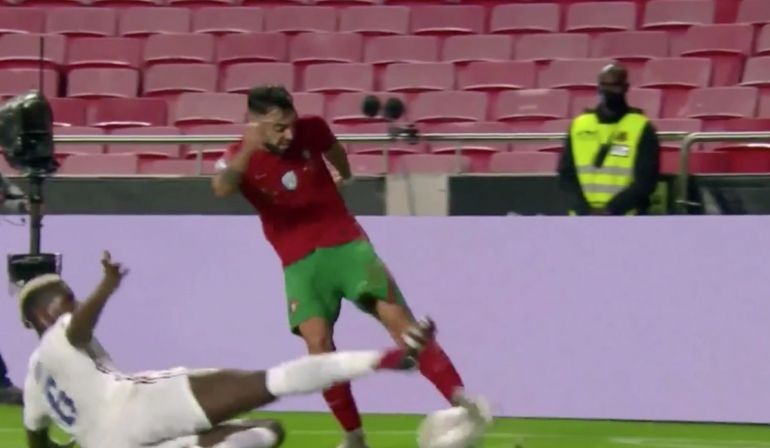 Pogba’s slide tackle on Man Utd team-mate Fernandes in Nations League - Bóng Đá