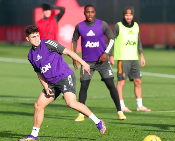Man Utd tập luyện - Bóng Đá
