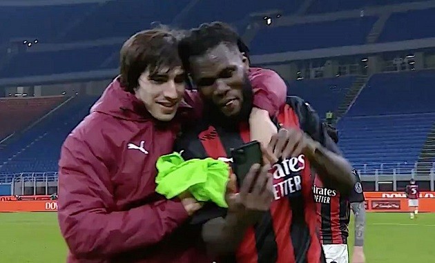 Hình ảnh đẹp về tình thầy trò ở AC Milan - Bóng Đá