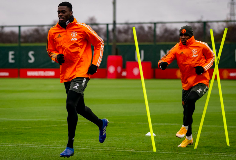 Cả đội M.U căng sức tập luyện, Bruno Fernandes nhận món quà đặc biệt - Bóng Đá