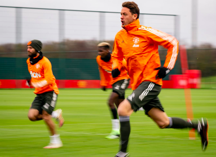 Cả đội M.U căng sức tập luyện, Bruno Fernandes nhận món quà đặc biệt - Bóng Đá