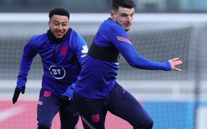 Trở lại tuyển Anh, Shaw và Lingard tươi cười hớn hở - Bóng Đá