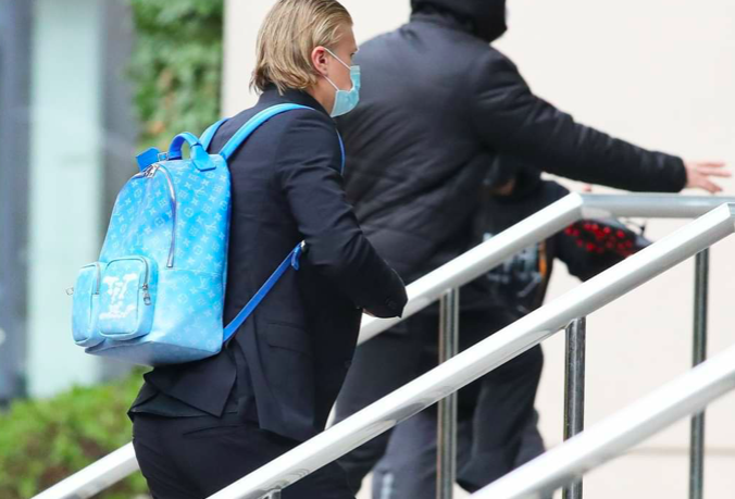 Erling Haaland arrives at Lowry hotel - Bóng Đá