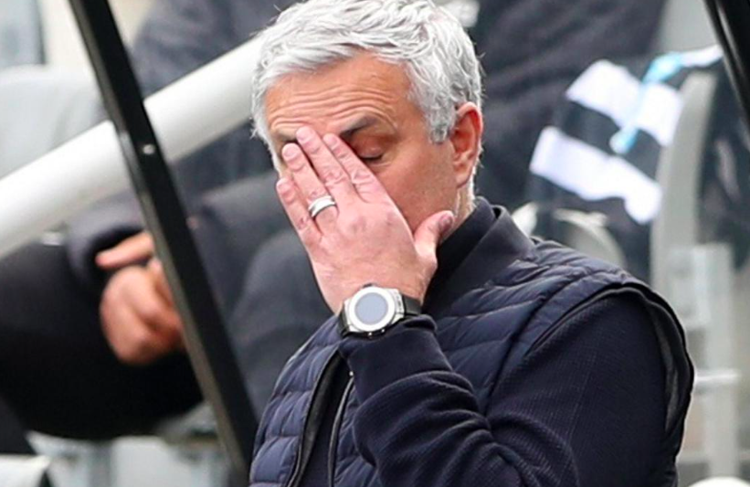 Mourinho on brink as Spurs players tire of ‘blame game’ - Bóng Đá