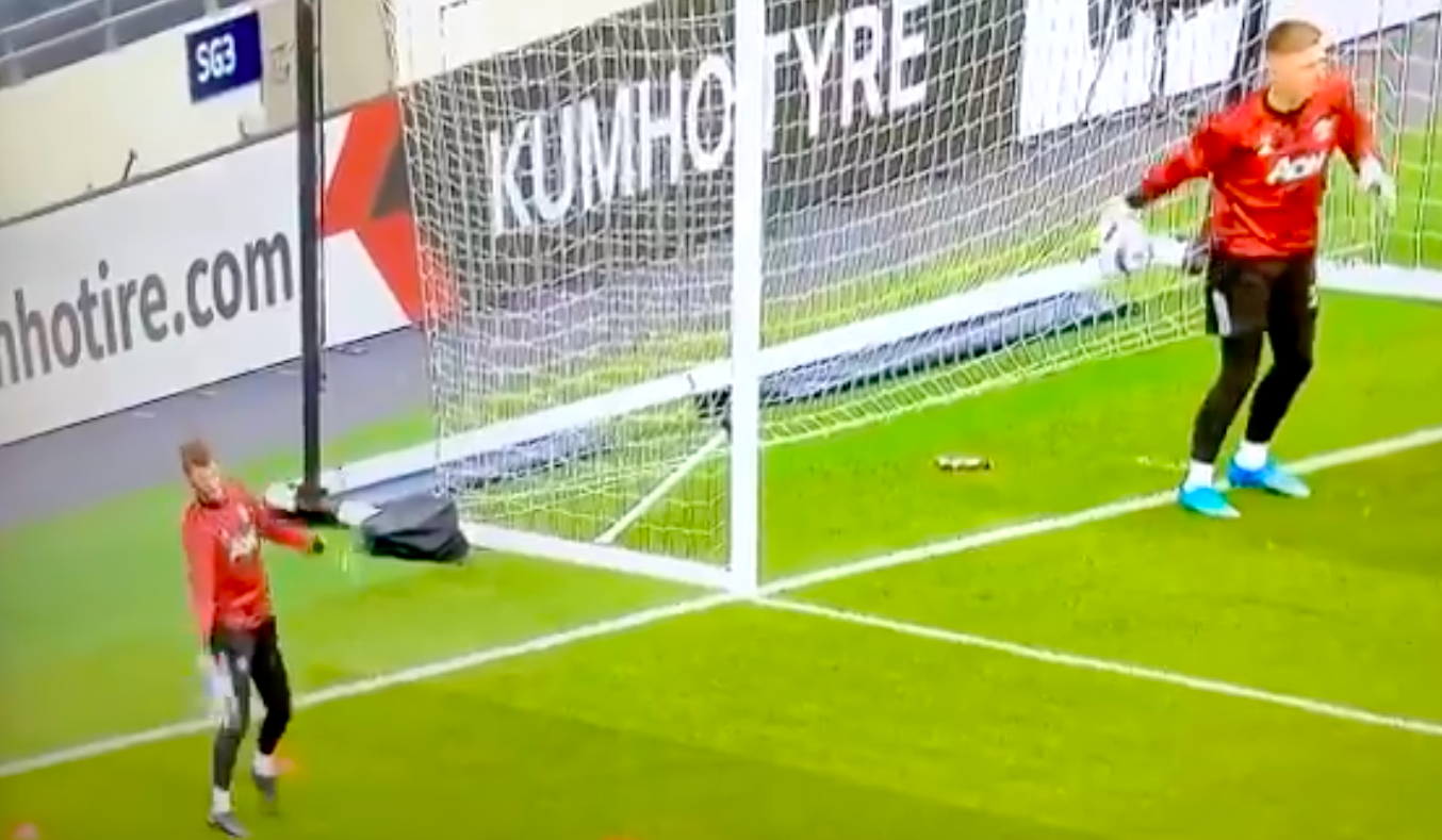 Spurs vs Man Utd: David de Gea's warm-up after he was dropped for Dean Henderson - Bóng Đá