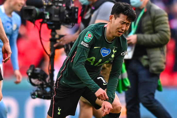Son Heung-min khóc lớn, ngã quỵ xuống sân khi Spurs thất bại - Bóng Đá