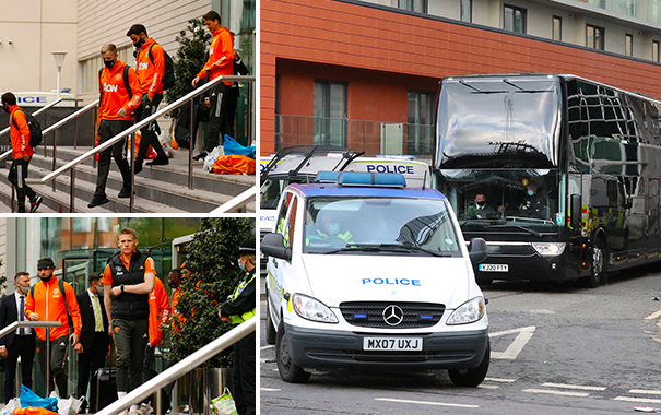 Cảnh sát phải hộ tống cả đội Man Utd rời khỏi nơi đóng quân - Bóng Đá