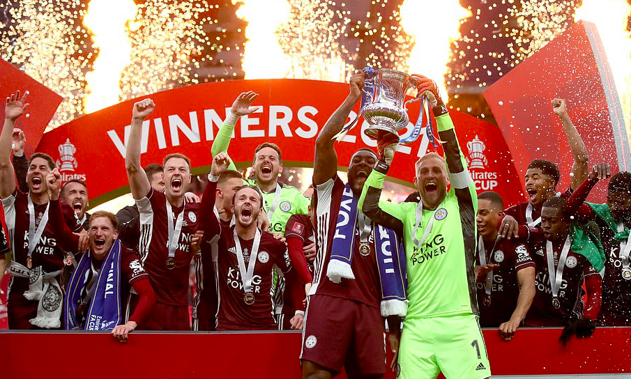 Chủ tịch và cầu thủ Leicester City đồng loạt bật khóc khi làm nên lịch sử - Bóng Đá