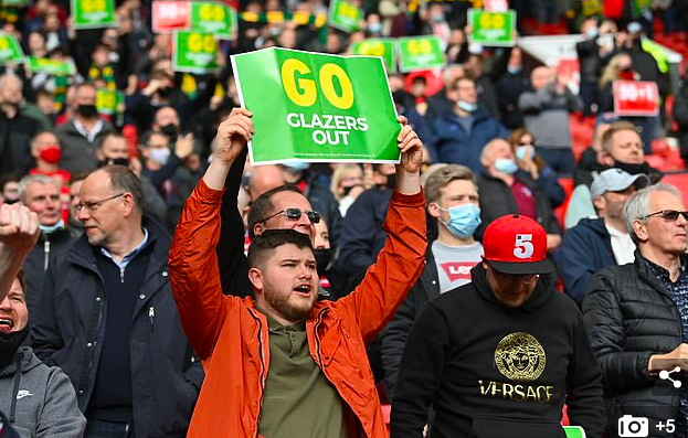 Old Trafford sôi động trở lại, Man Utd vẫn chưa yên ổn - Bóng Đá