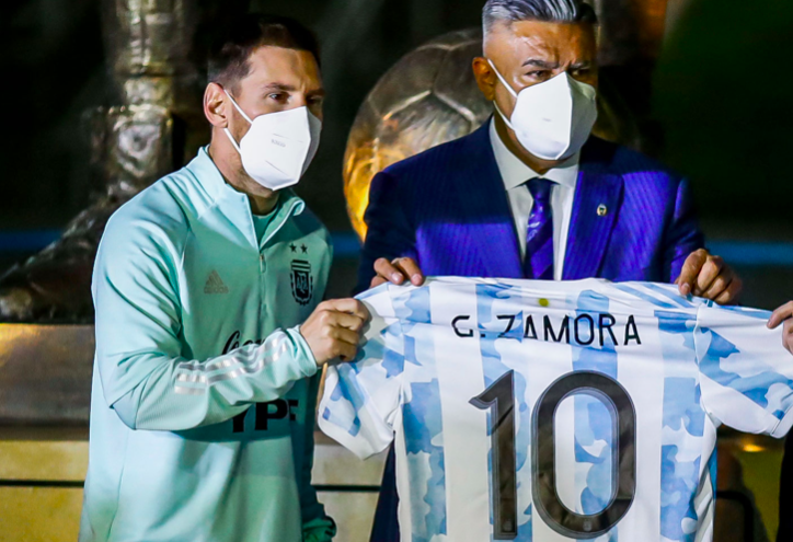 Messi nghẹn ngào trong ngày tri ân Diego Maradona - Bóng Đá