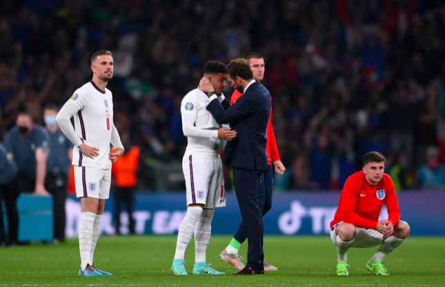 Chiellini fouled on Saka - Bóng Đá