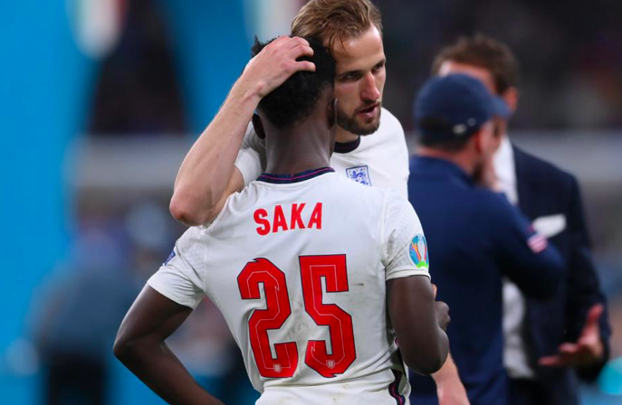 Chiellini fouled on Saka - Bóng Đá