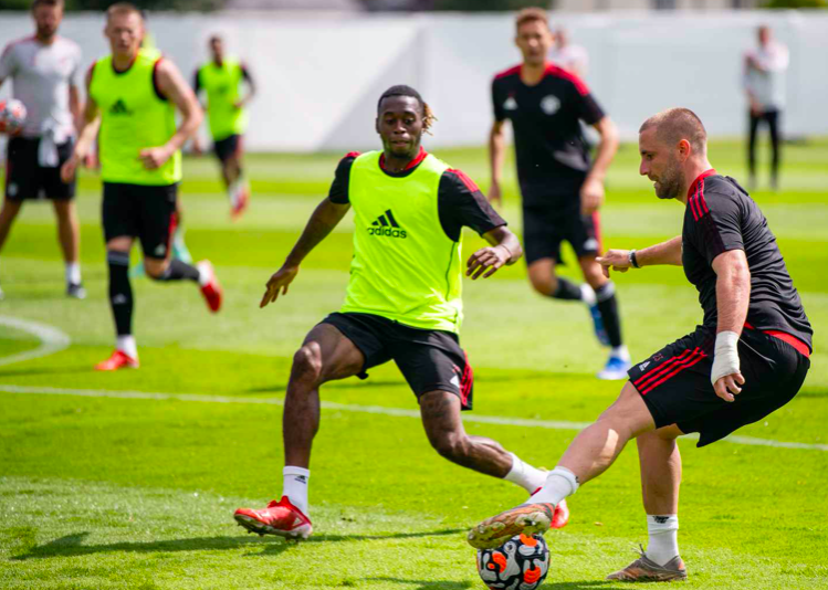 Thái độ của Pogba trên sân tập, Man Utd sẵn sàng cho mùa giải mới - Bóng Đá