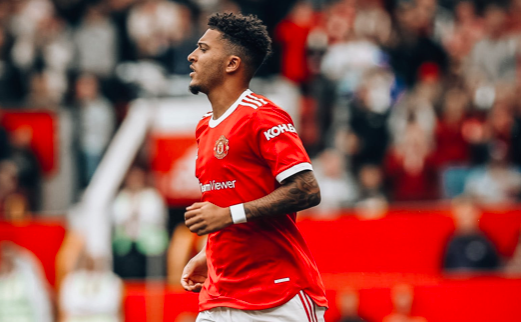 Ra mắt M.U, Varane hành động kỳ quặc khiến tất cả ngỡ ngàng - Bóng Đá