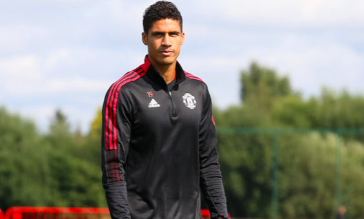 Thái độ của Varane, Man Utd đón cú hích lớn trở lại sân tập - Bóng Đá