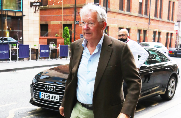 Solskjaer và BLĐ M.U bất ngờ có cuộc họp với Sir Alex và cựu CEO - Bóng Đá