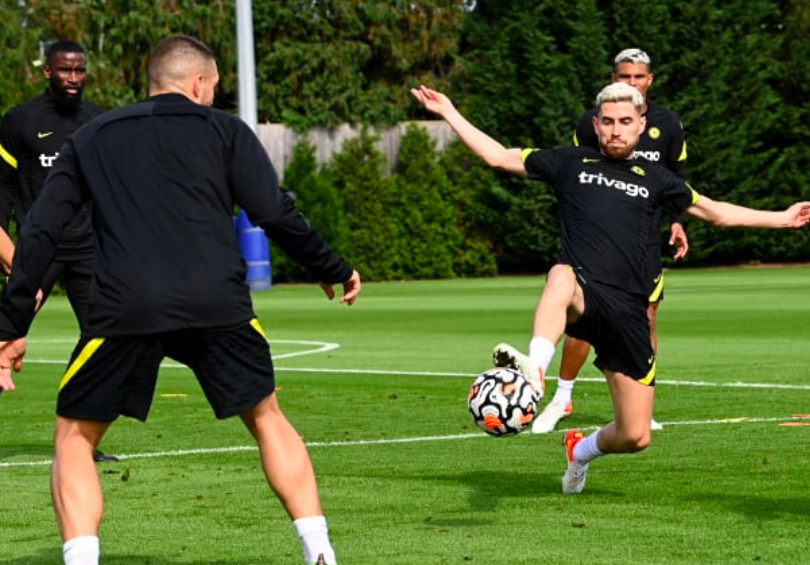 Siêu chiến binh trở lại, trò cưng Lampard phô diễn kỹ thuật trên sân tập Chelsea - Bóng Đá