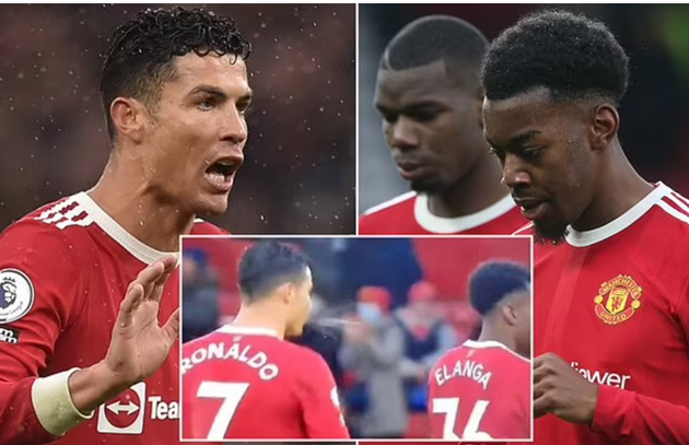 Cristiano Ronaldo appears to accidentally SPIT on Man United team-mate Anthony Elanga  - Bóng Đá