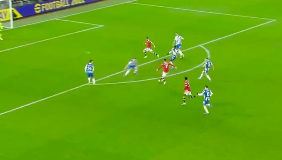 Ronaldo tung cú sút trái phá trước vòng vây 6 cầu thủ - Bóng Đá