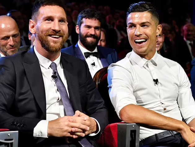 Cristiano Ronaldo celebrates becoming the FIRST person to reach 400 MILLION Instagram followers - Bóng Đá