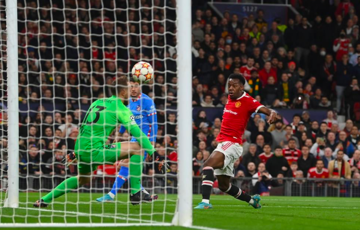 Maguire ám hại Ronaldo; Simeone lo chạy trốn CĐV M.U - Bóng Đá