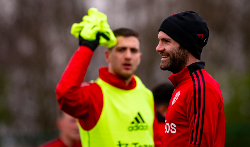 Sân tập Man Utd rộn ràng với guồng quay mới - Bóng Đá