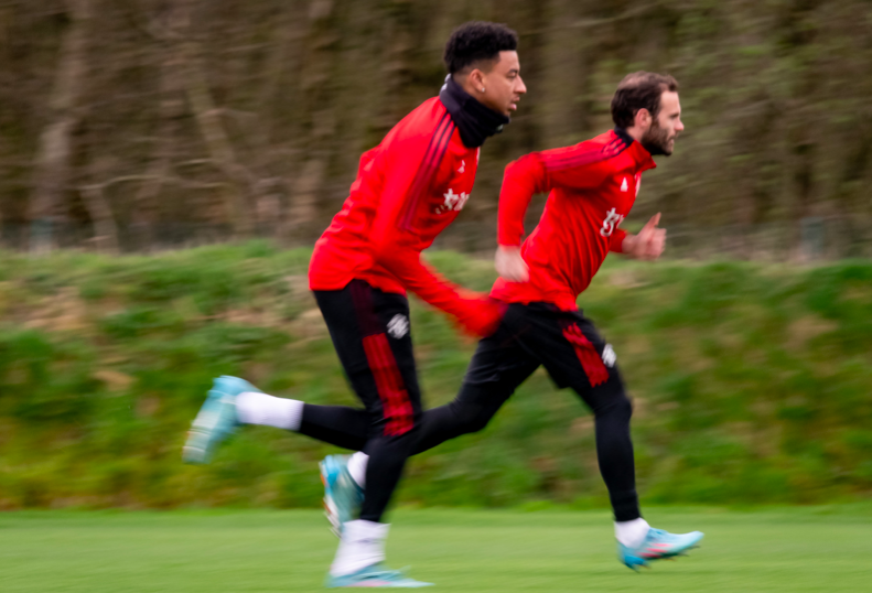 Sân tập Man Utd rộn ràng với guồng quay mới - Bóng Đá