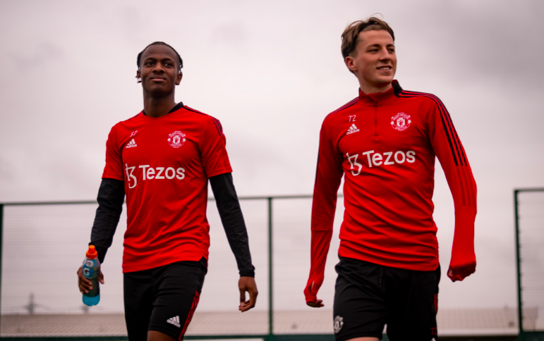 Sân tập Man Utd rộn ràng với guồng quay mới - Bóng Đá